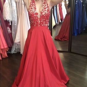 STUNNING Formal gown
